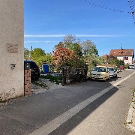 Bienvenue Chez Vous "Appartement Classe 2 Etoiles En Rdc Avec Espace Exterieur Et Parking" Dole Kültér fotó